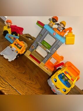 Fisher Price Little People Load Up ‘n Learn Construction Site with Extras